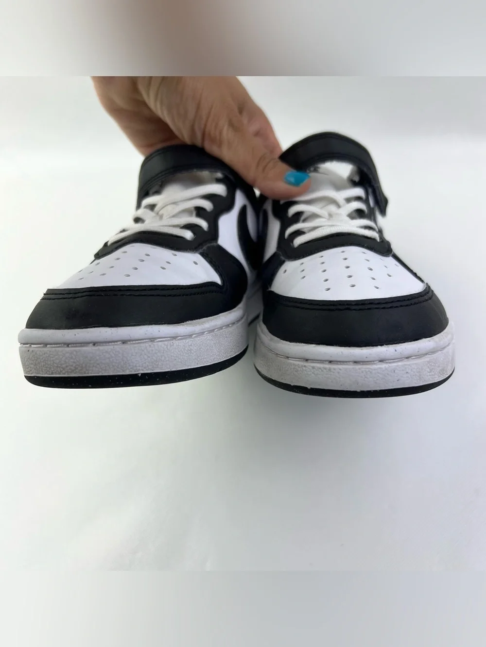 Nike Unisex Kids Low Top Hook & Loop Sneakers Black/White Size 2Y